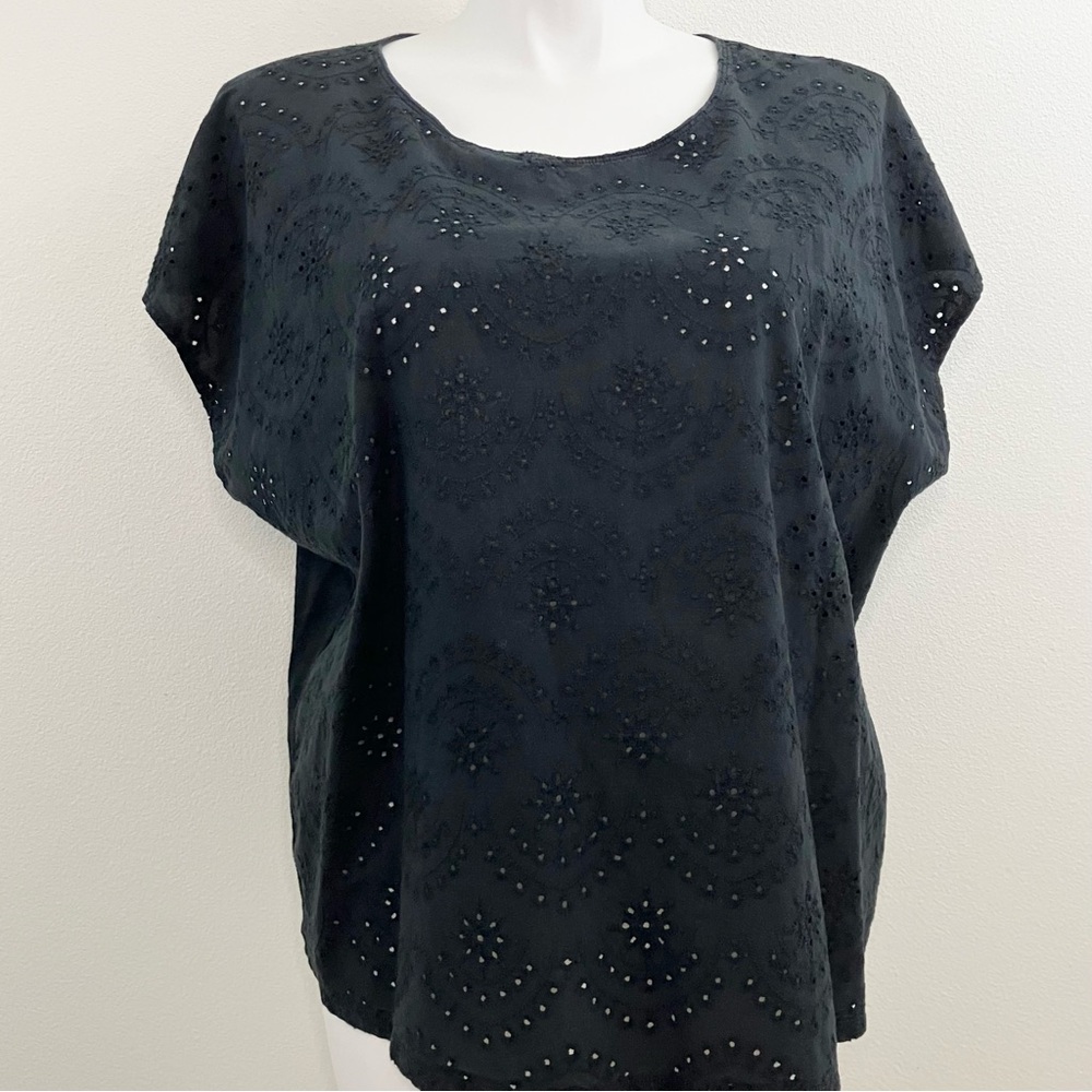 Old Navy | Eyelet Lace Sleeveless Blouse